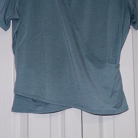 Lululemon (Size 2?)  Short Sleeve Shirt - Picture 3 of 9
